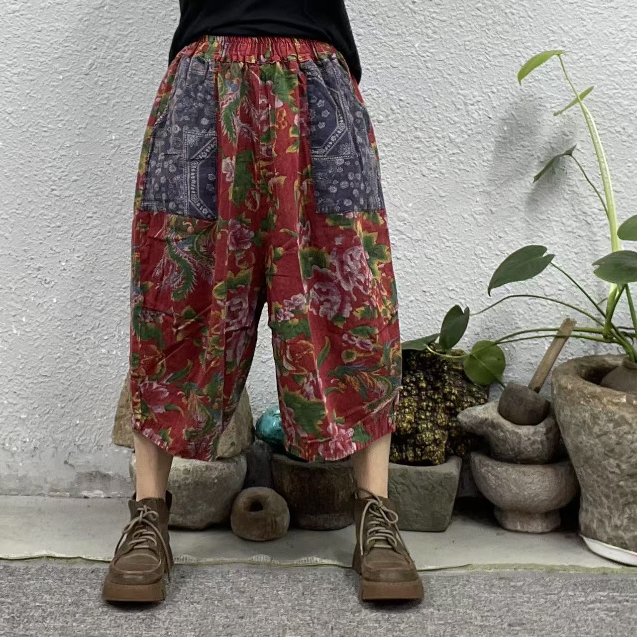 25180红花印花两侧口袋外拼炒色牛仔裤（长73臀围134脚口58