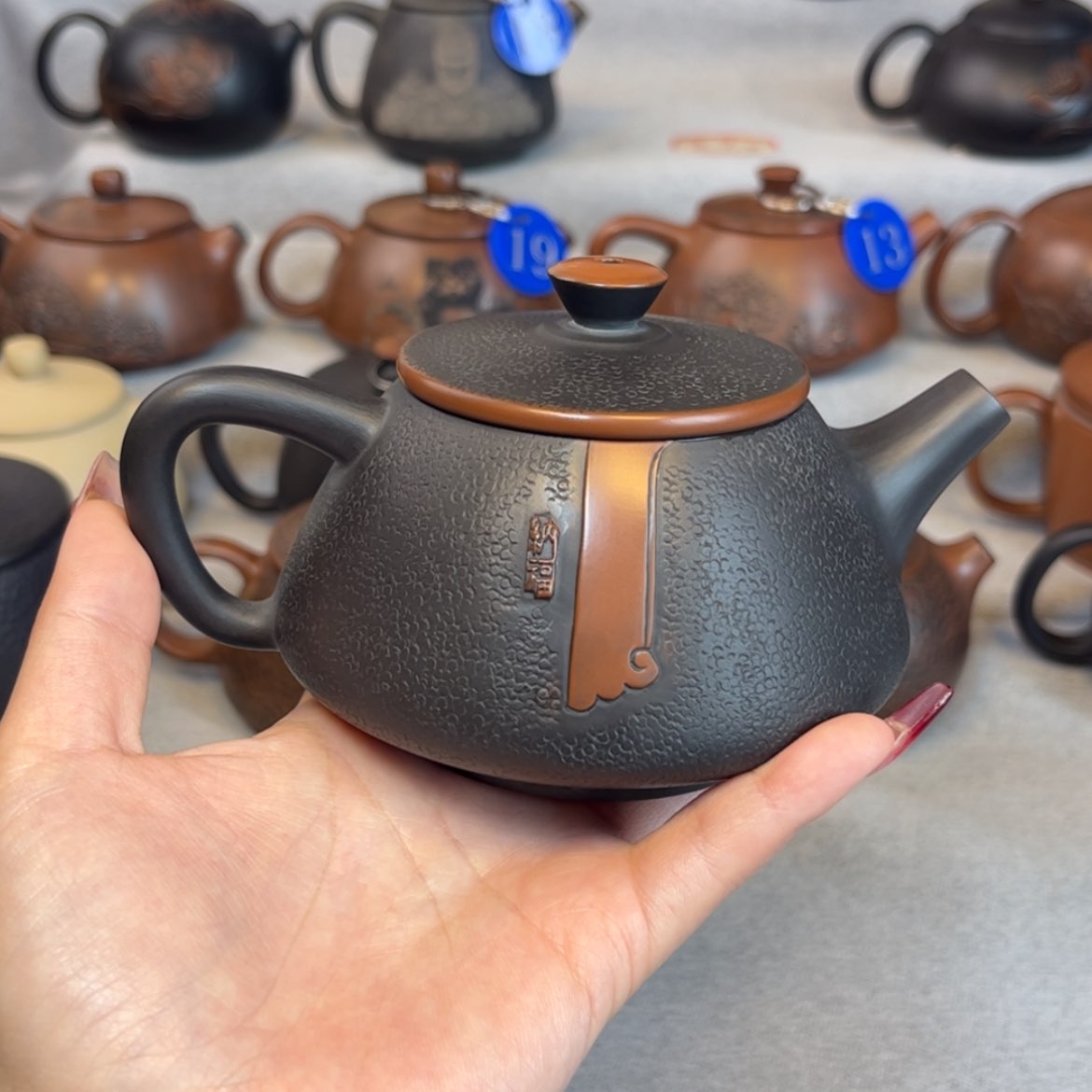 【闪购商品】红泥 微瑕 容量 249c c