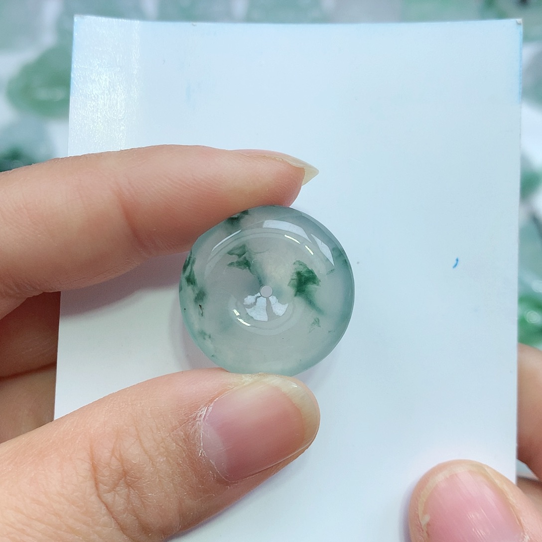 翡翠颈饰未镶嵌糖*綶平安扣
