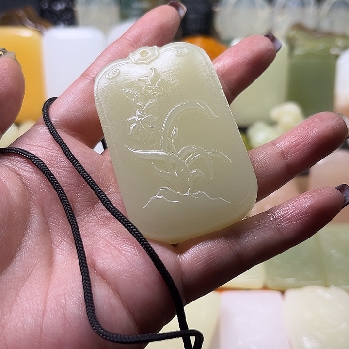 和田玉未镶嵌颈饰