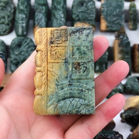 岫岩河磨玉（透闪石质玉）未镶嵌把件