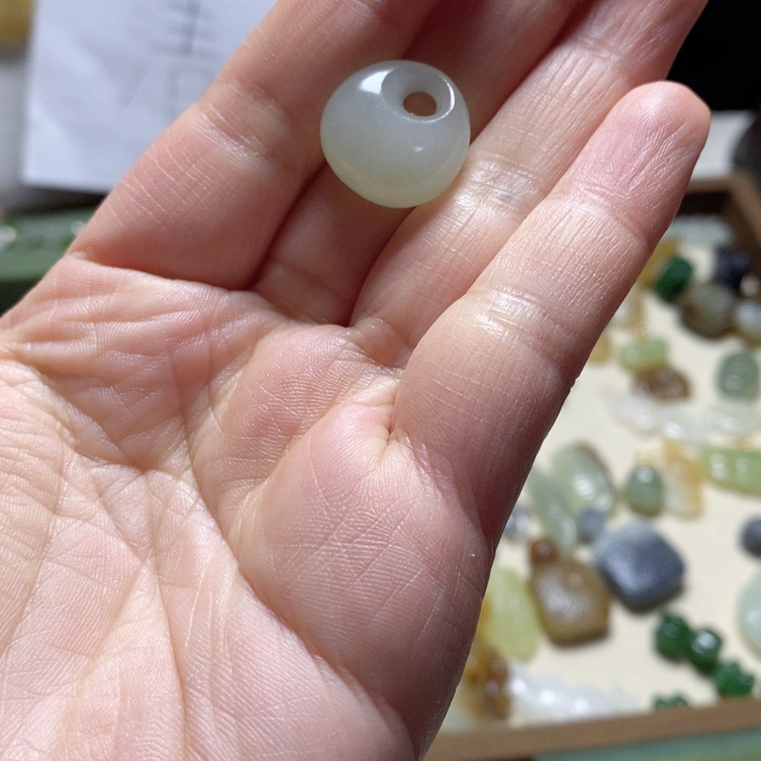 和田玉颈饰未镶嵌晴水锁包