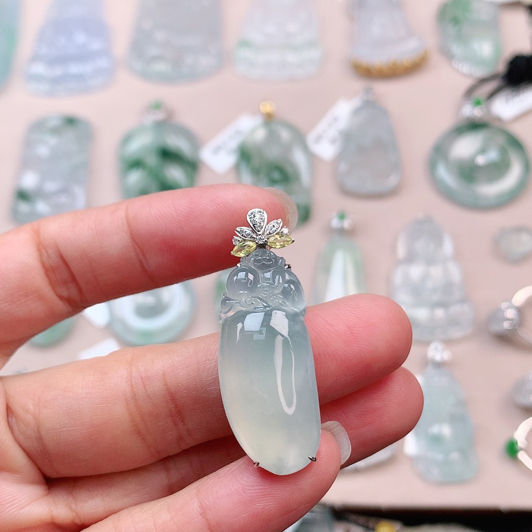 翡翠颈饰18K金镶嵌福瓜