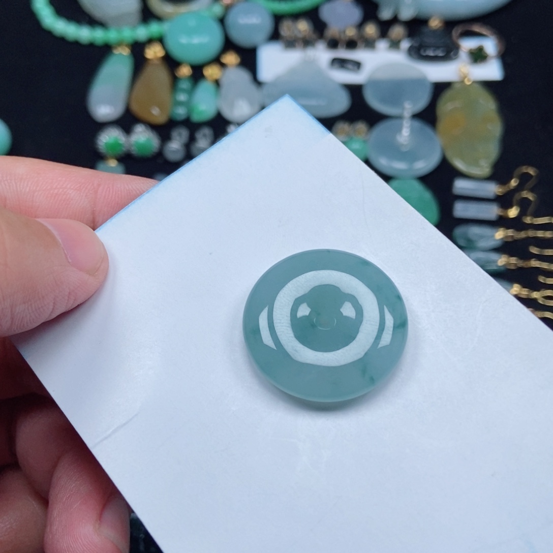 翡翠未镶嵌颈饰扣子