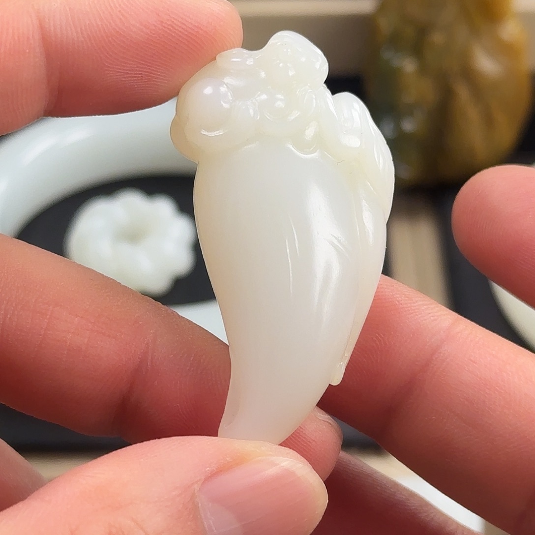 和田玉（白玉）未镶嵌颈饰玉兔压顶