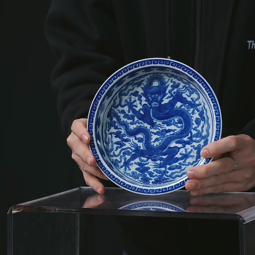 D青 花 龙纹壶承