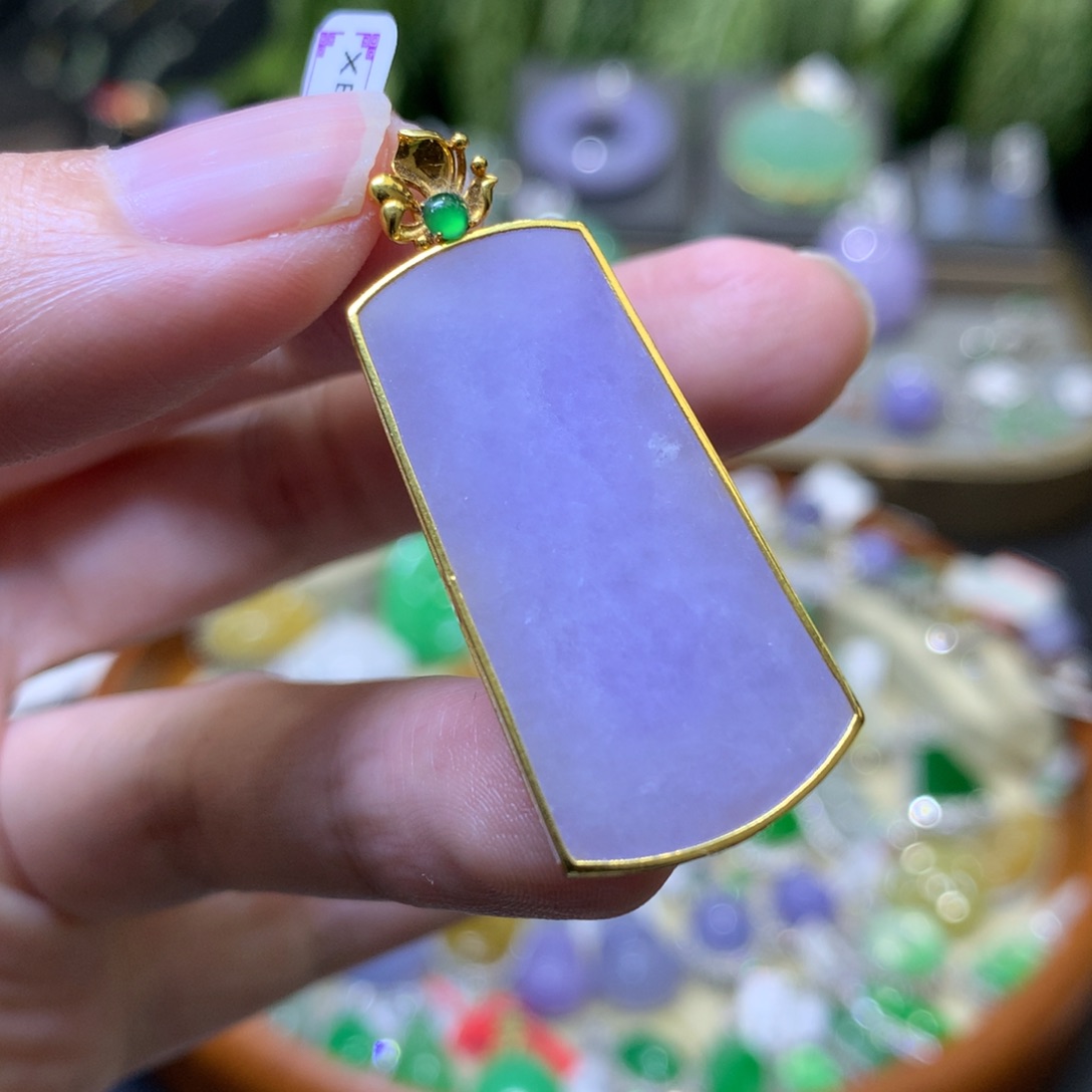 颈饰18K金镶嵌翡翠