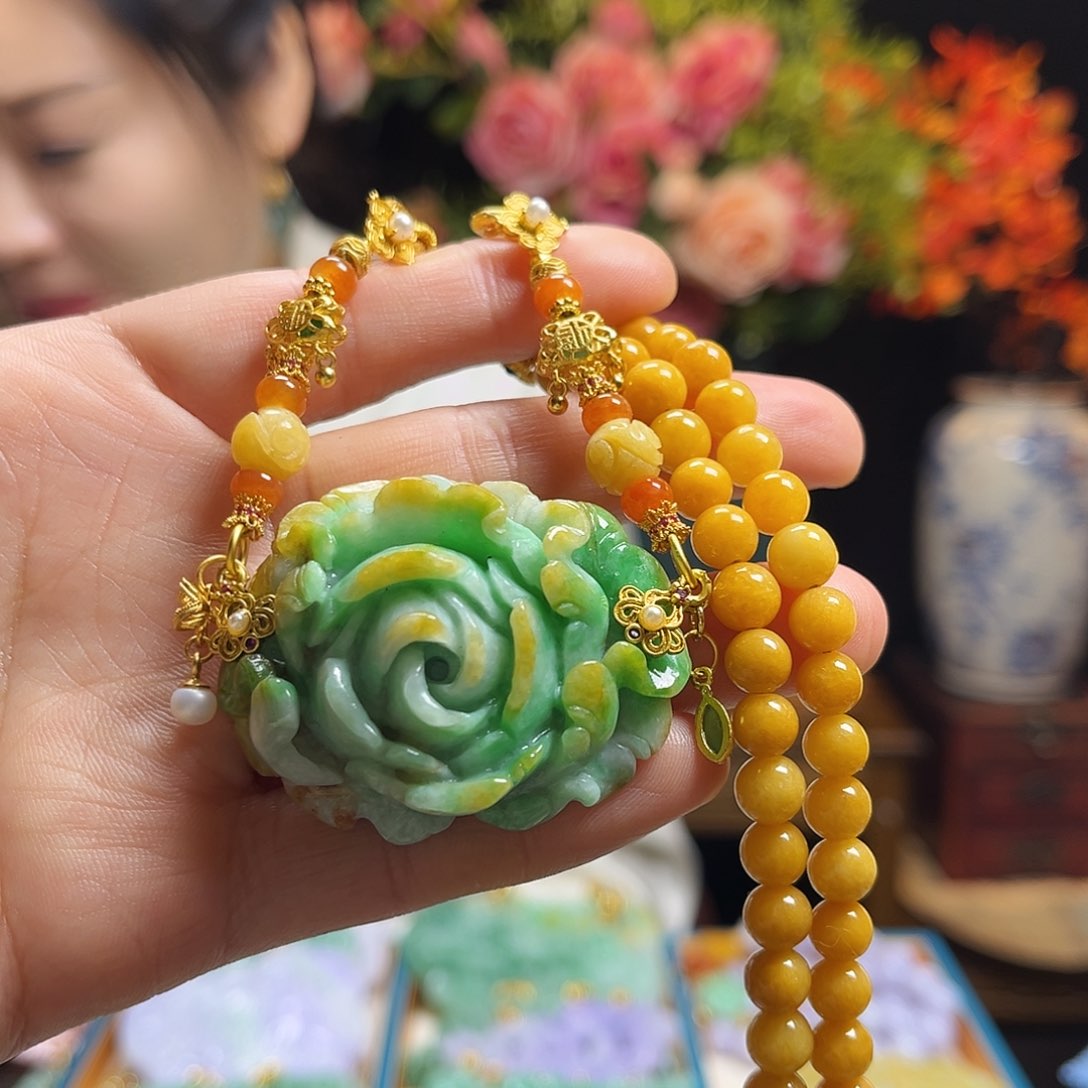 翡翠颈饰未镶嵌天然翡翠