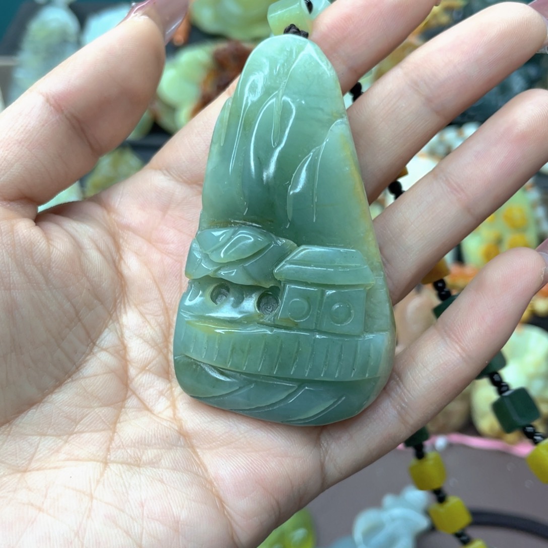 蛇纹石玉颈饰未镶嵌