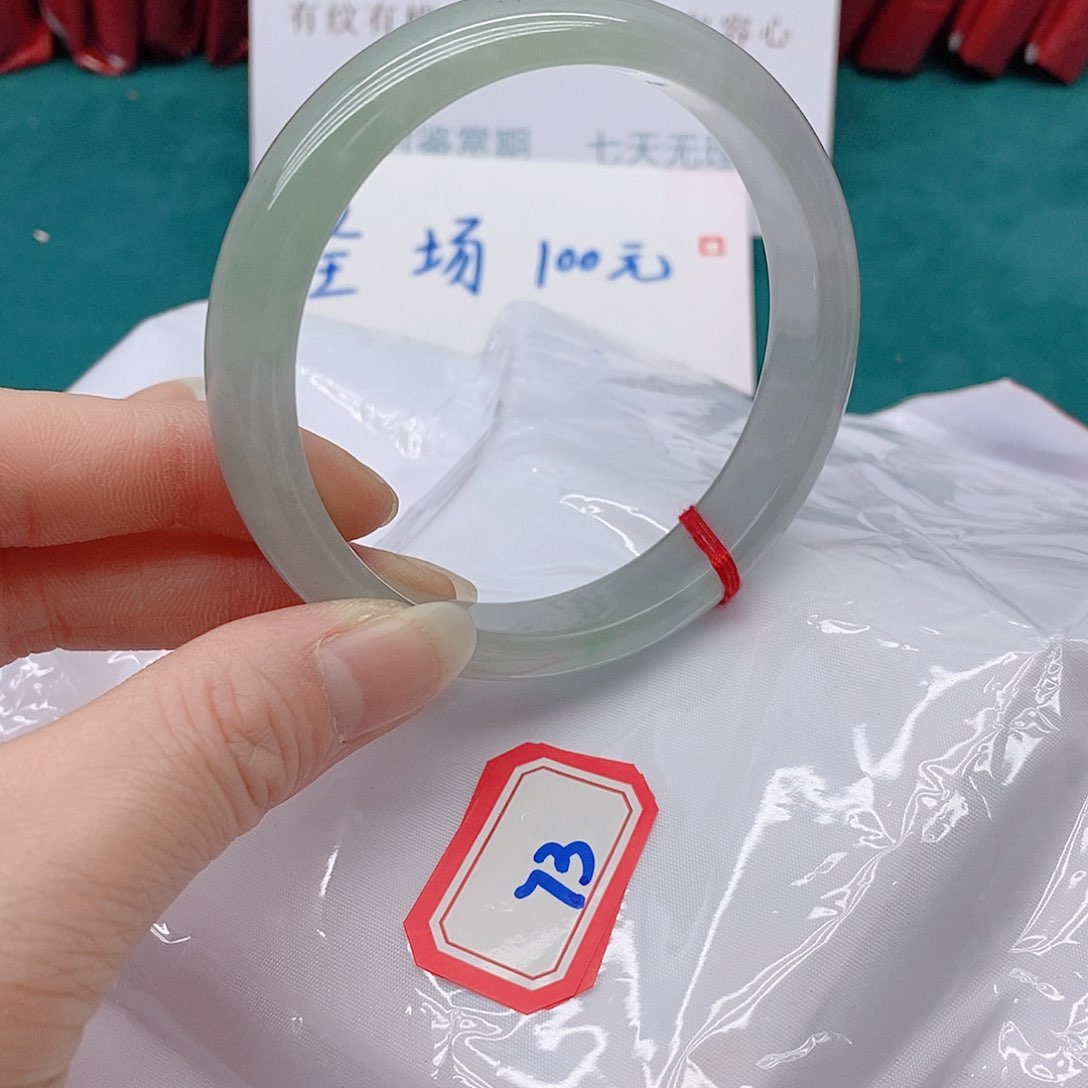 翡翠手镯未镶嵌赶****子733333333