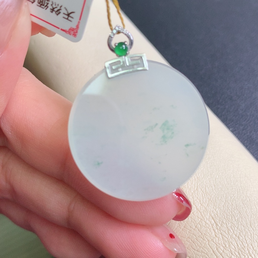 【闪购商品】翡翠颈饰18K金镶嵌无事牌