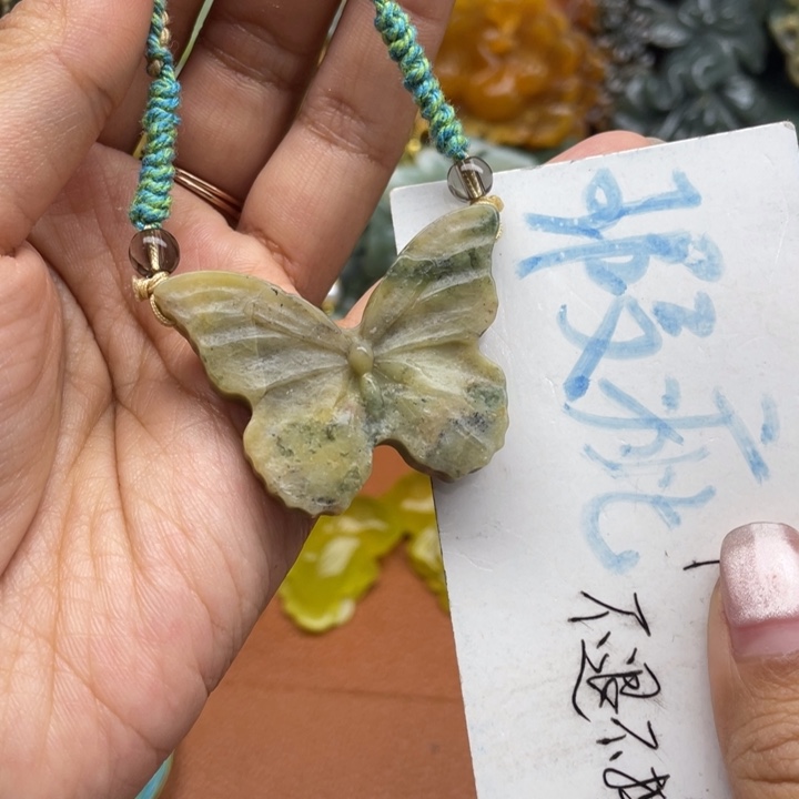 蛇纹石玉未镶嵌吊坠