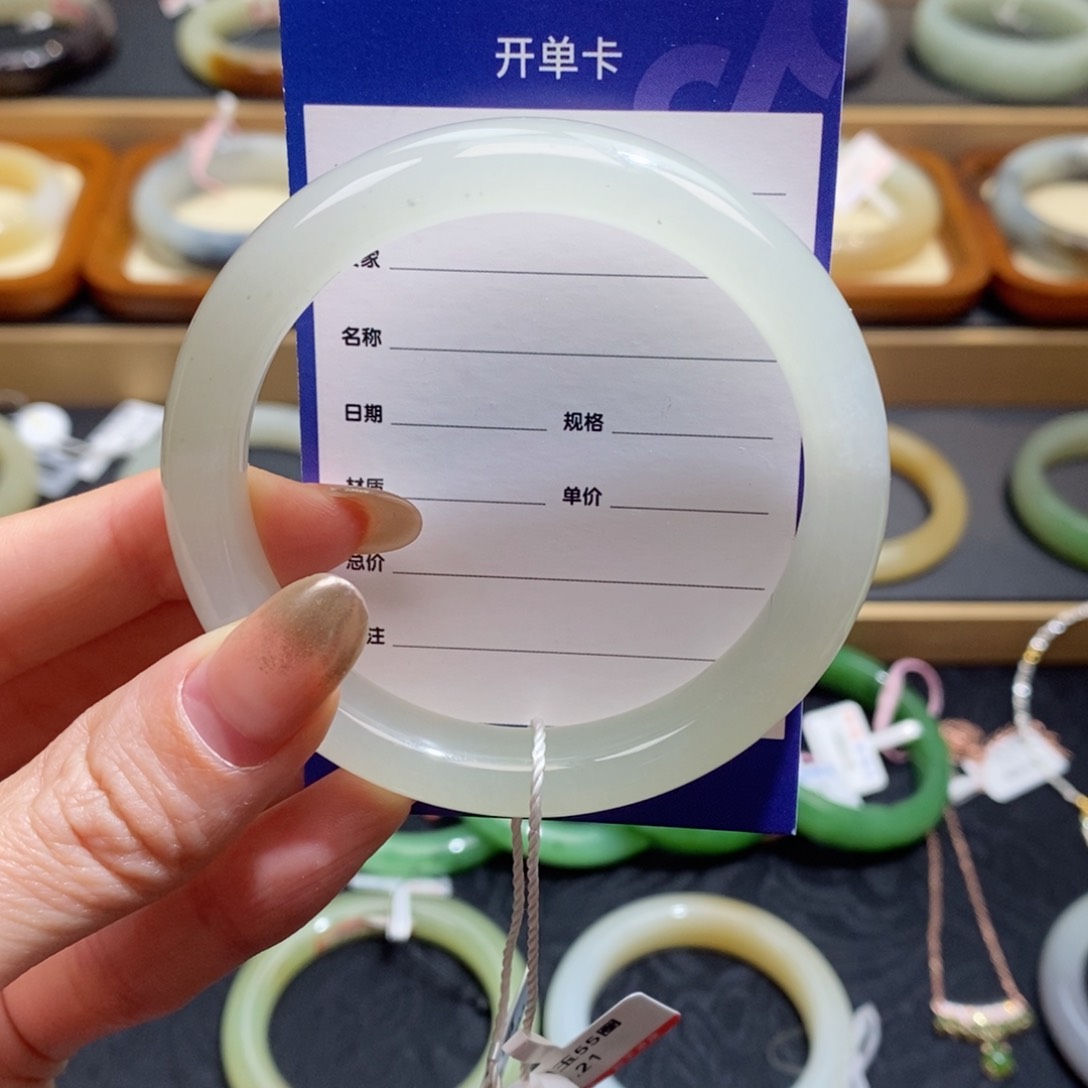 和田玉手镯未镶嵌