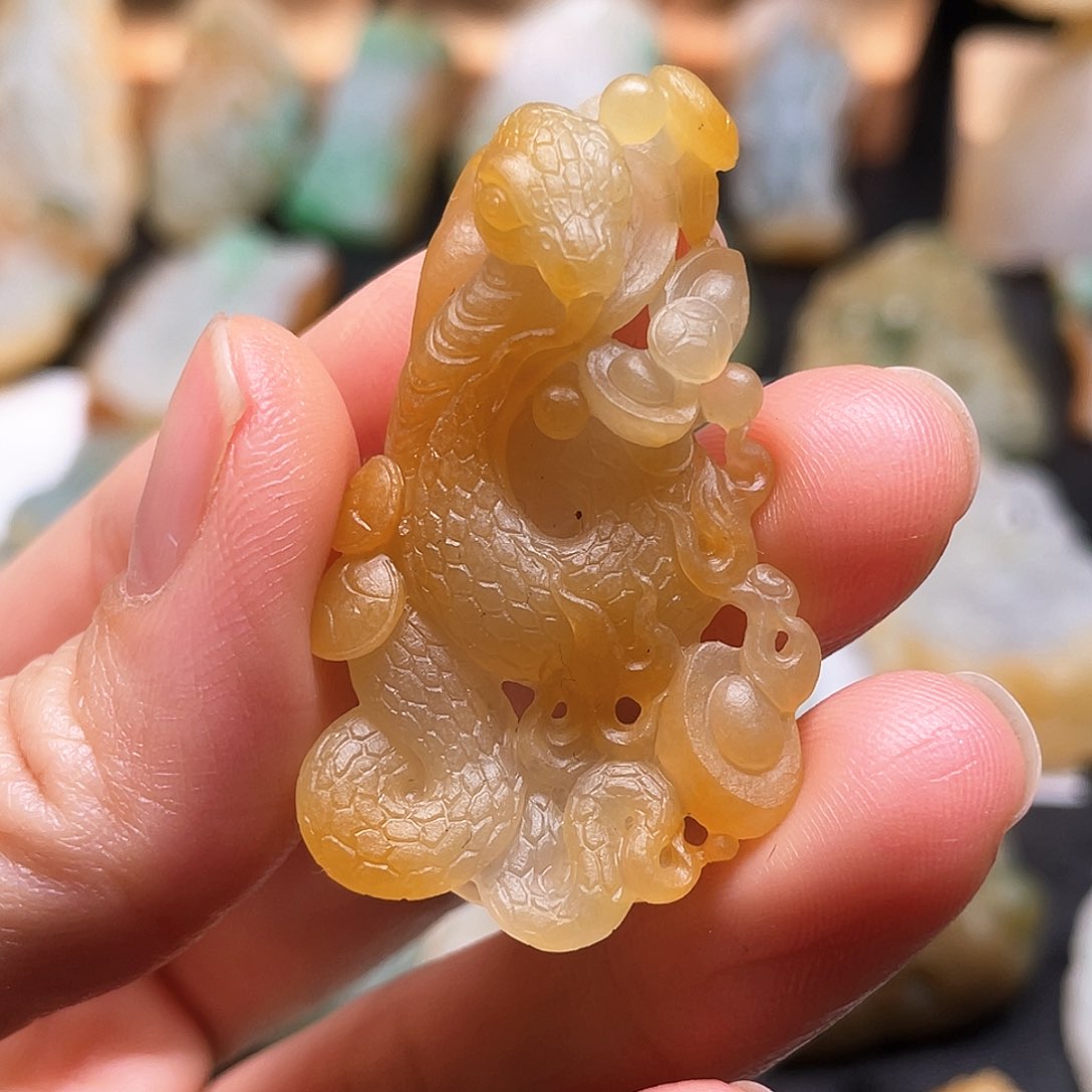 定制翡翠未镶嵌灵蛇绕钱行