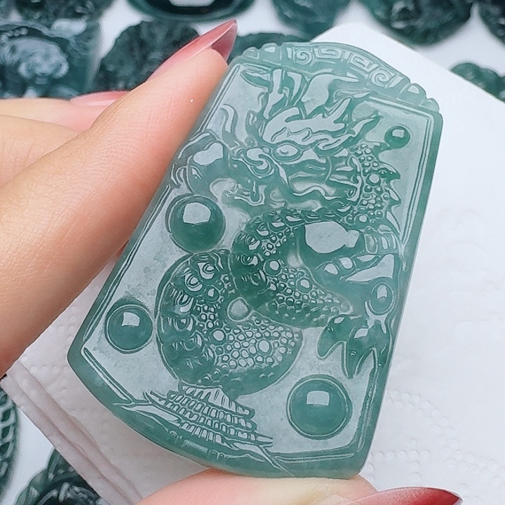 颈饰未镶嵌翡翠天然的A货翡翠多样性发其一
