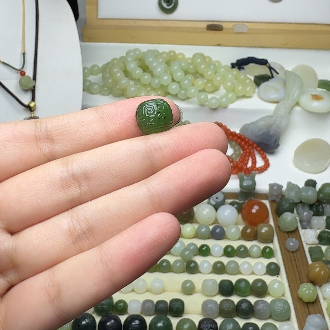 朱***广和田玉（糖玉）未镶嵌珠宝半成品和田玉碧玉11-12回纹