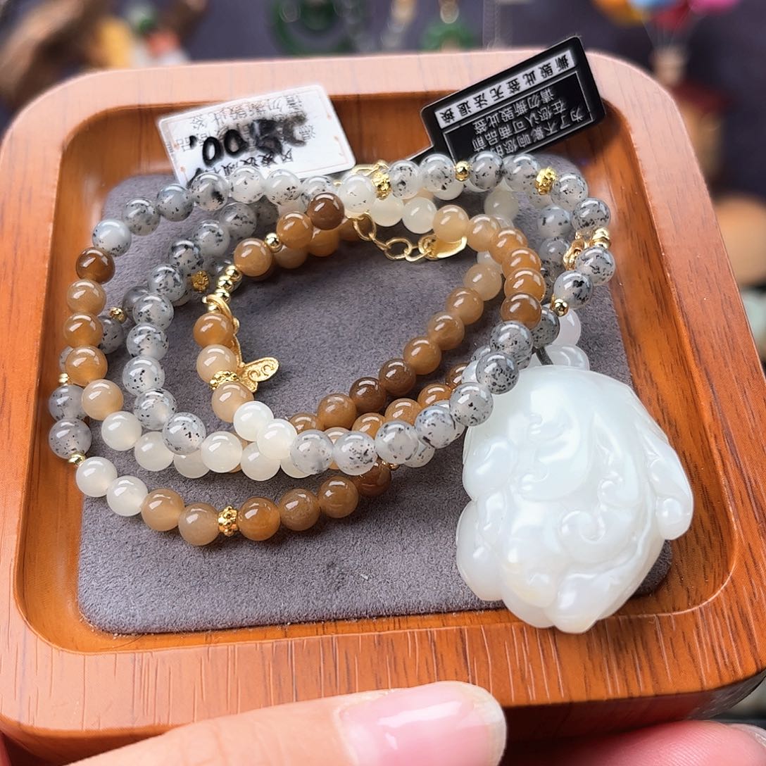 颈饰未镶嵌和田玉