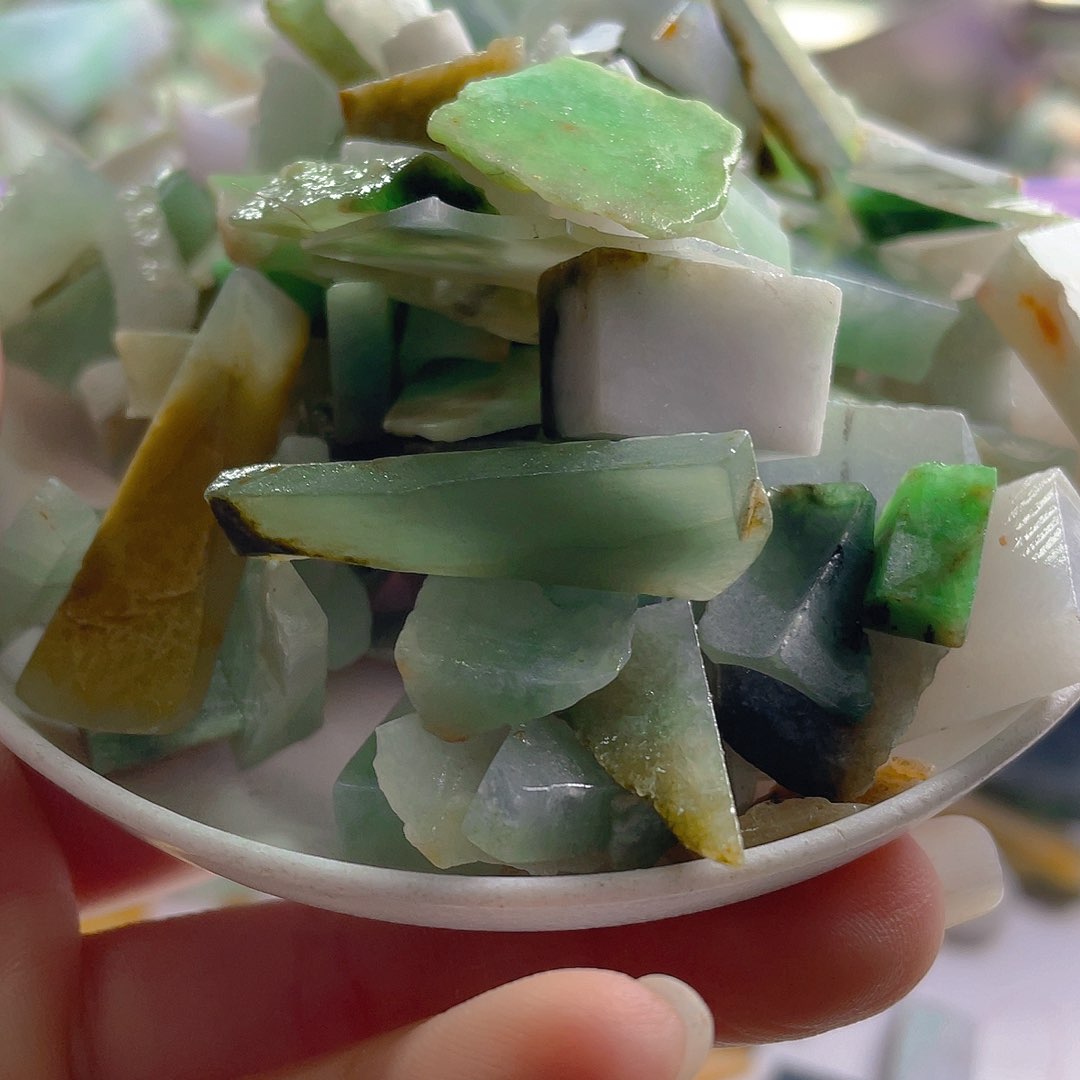 颈饰未镶嵌翡翠这