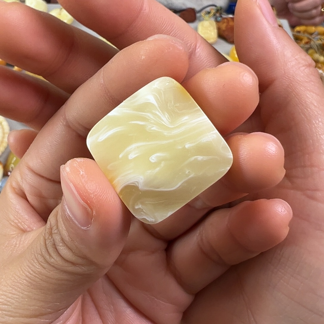 蜜蜡裸石未镶嵌蜜蜡