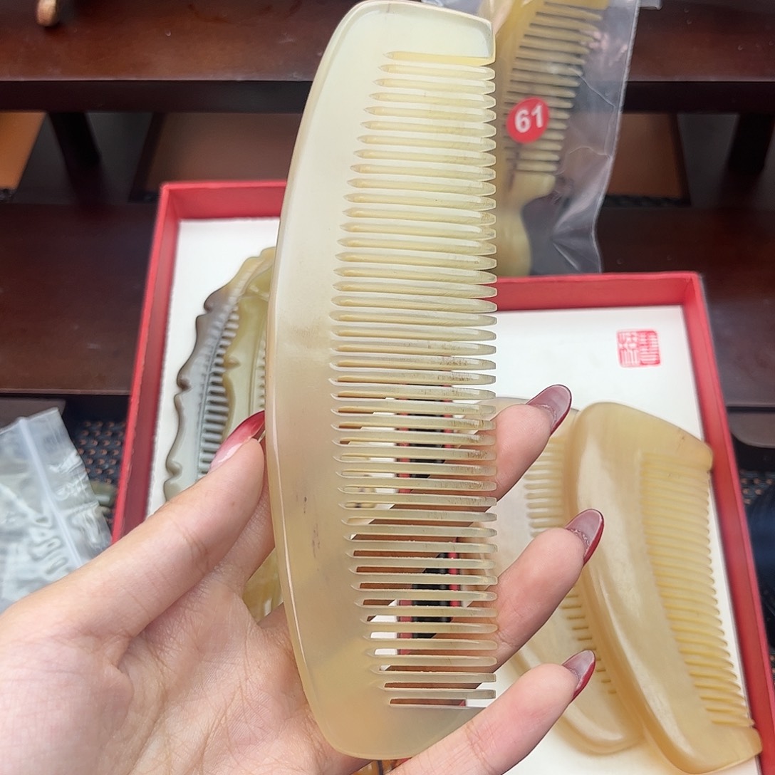 纯手工制作纯牛角梳子