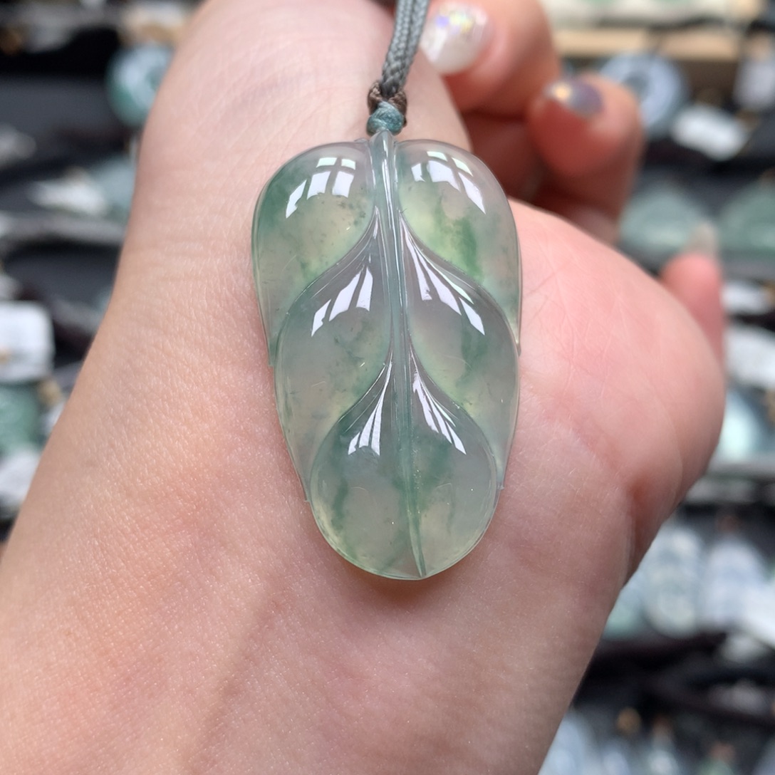 翡翠颈饰未镶嵌叶子