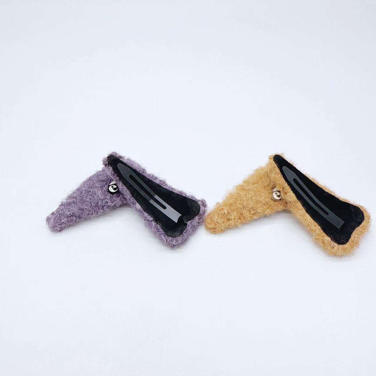 Mi33 毛绒字母三角形BB夹发夹 Y44062E4-5