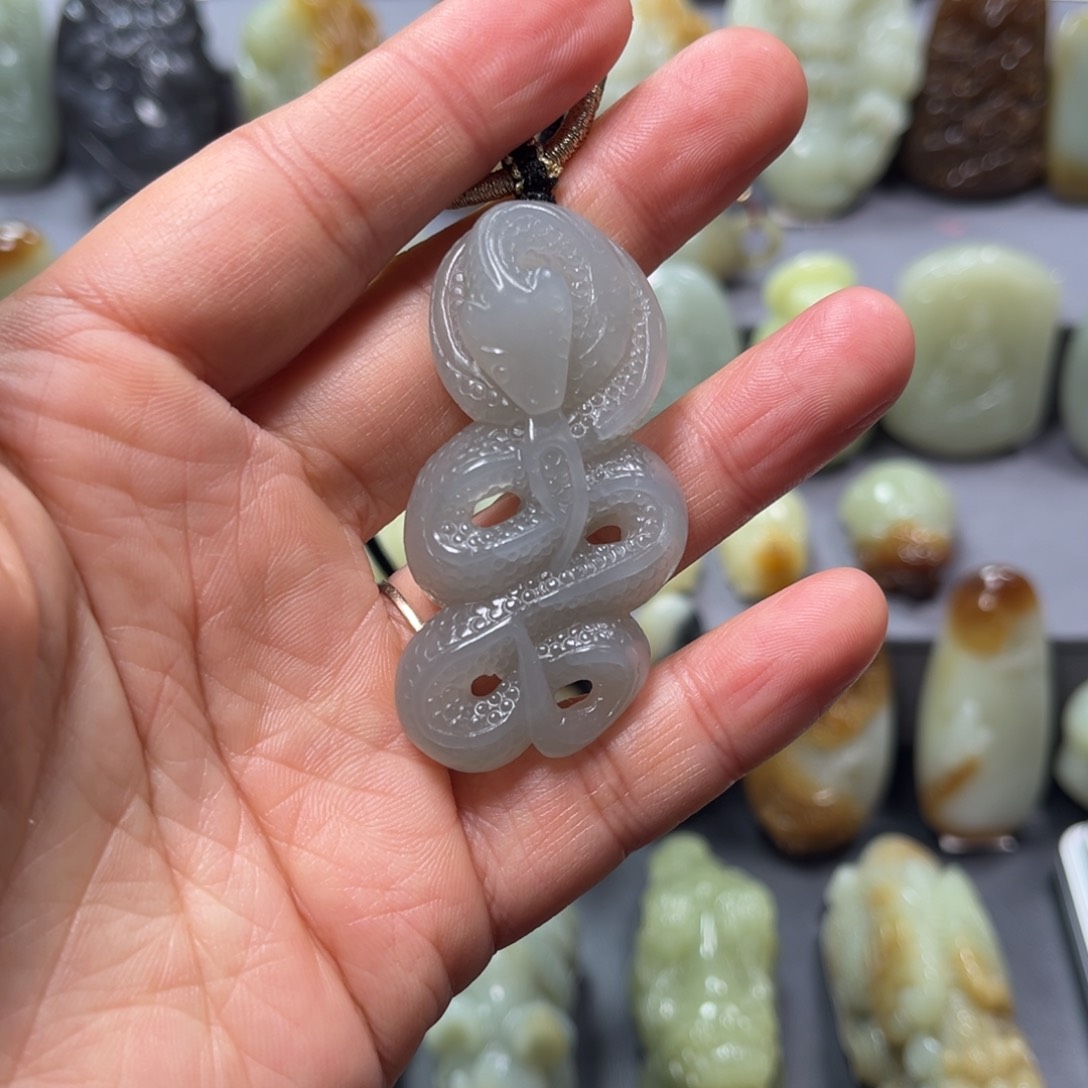 和田玉颈饰未镶嵌