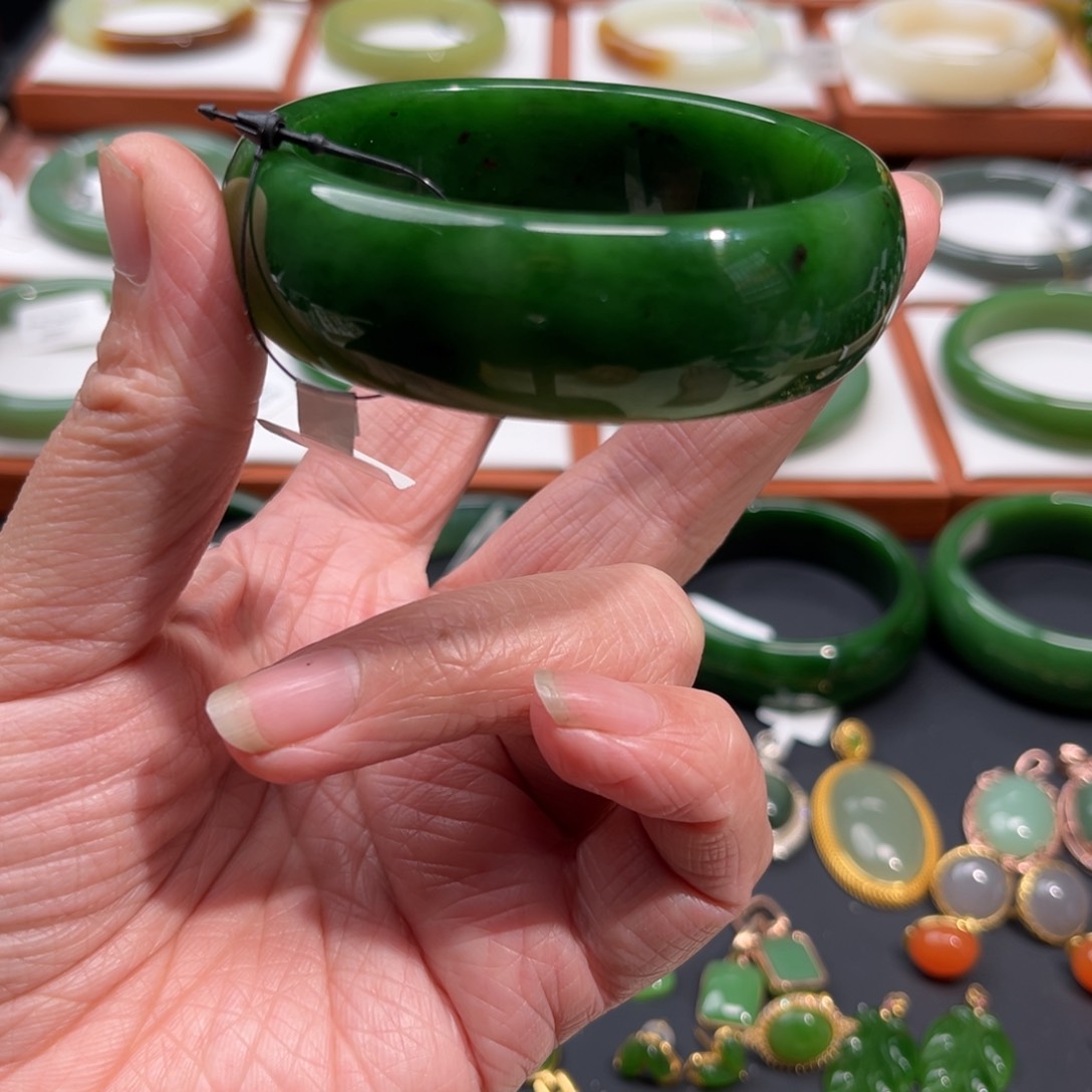 和田玉（碧玉）未镶嵌手镯