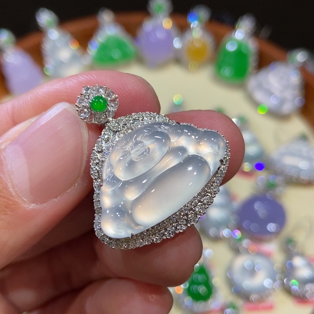 翡翠颈饰18K金镶嵌吊坠