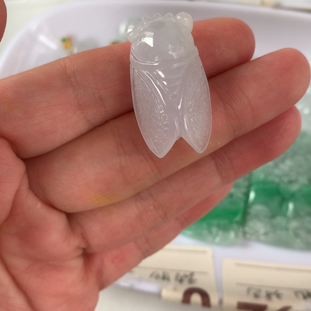 翡翠颈饰未镶嵌鸣蝉