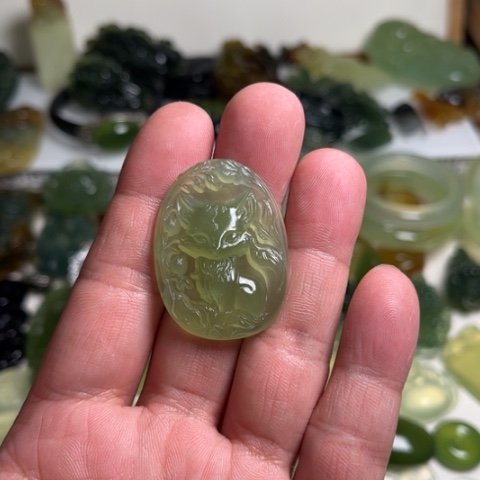 蛇纹石玉未镶嵌颈饰