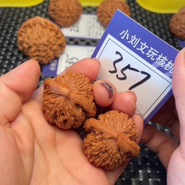 桃核把件37虎头357。。。。。