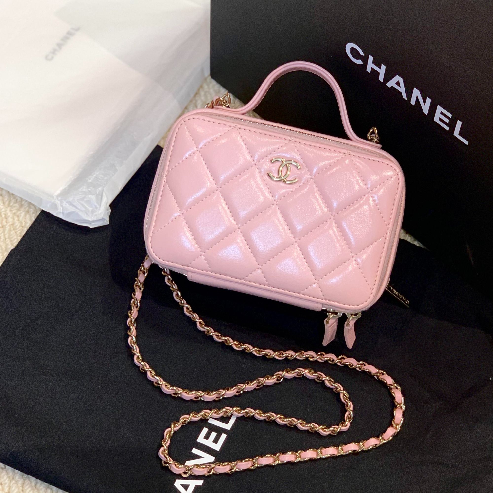 99新 Chanel/香奈儿 十一/22B粉色油腊相机包/45314602/代卖服务