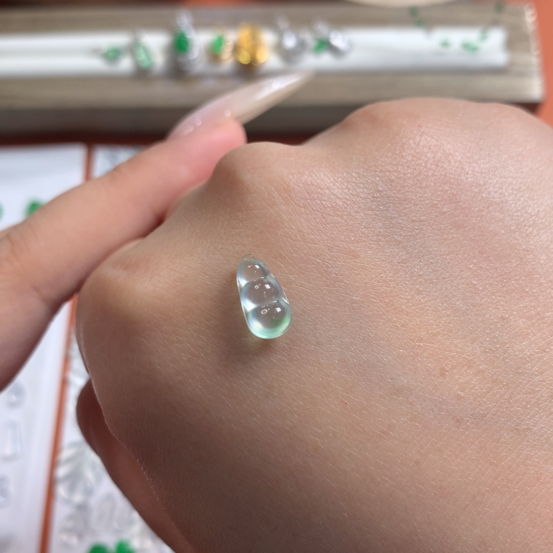 翡翠未镶嵌颈饰玻璃飘绿豆