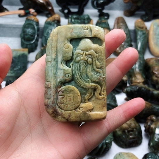 岫岩河磨玉（透闪石质玉）未镶嵌把件