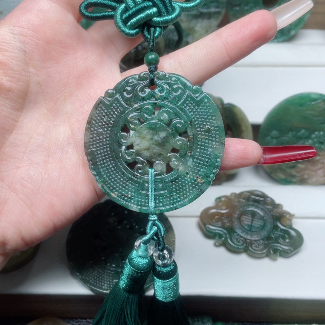 独山玉颈饰未镶嵌