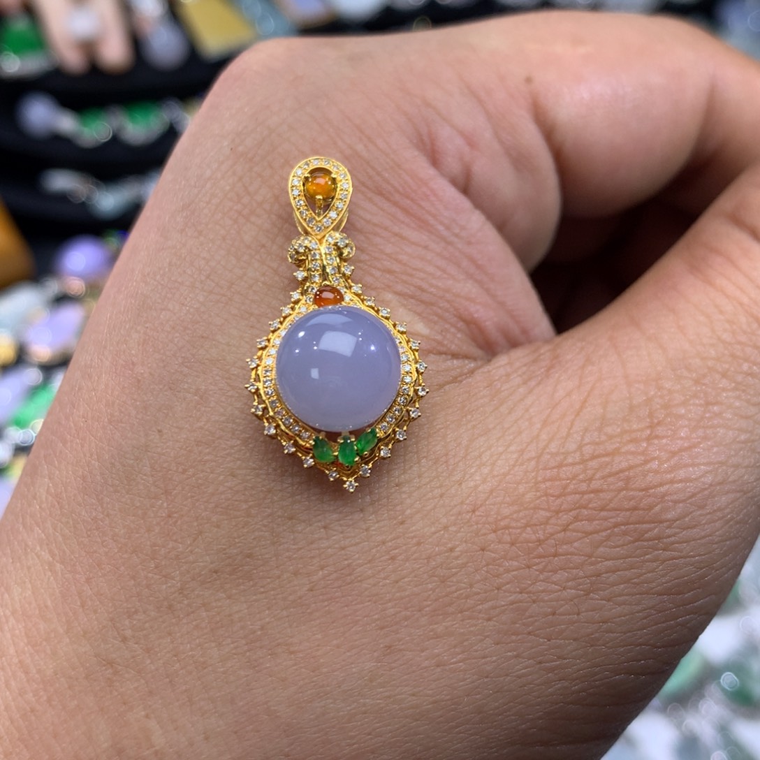 翡翠18K金镶嵌颈饰