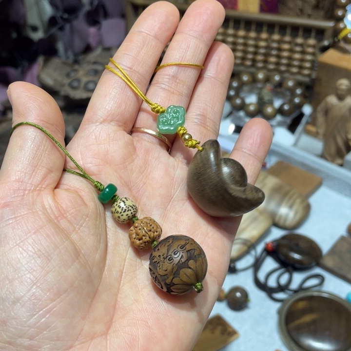 金丝楠金丝楠木小叶桢楠阴沉木吊坠挂件