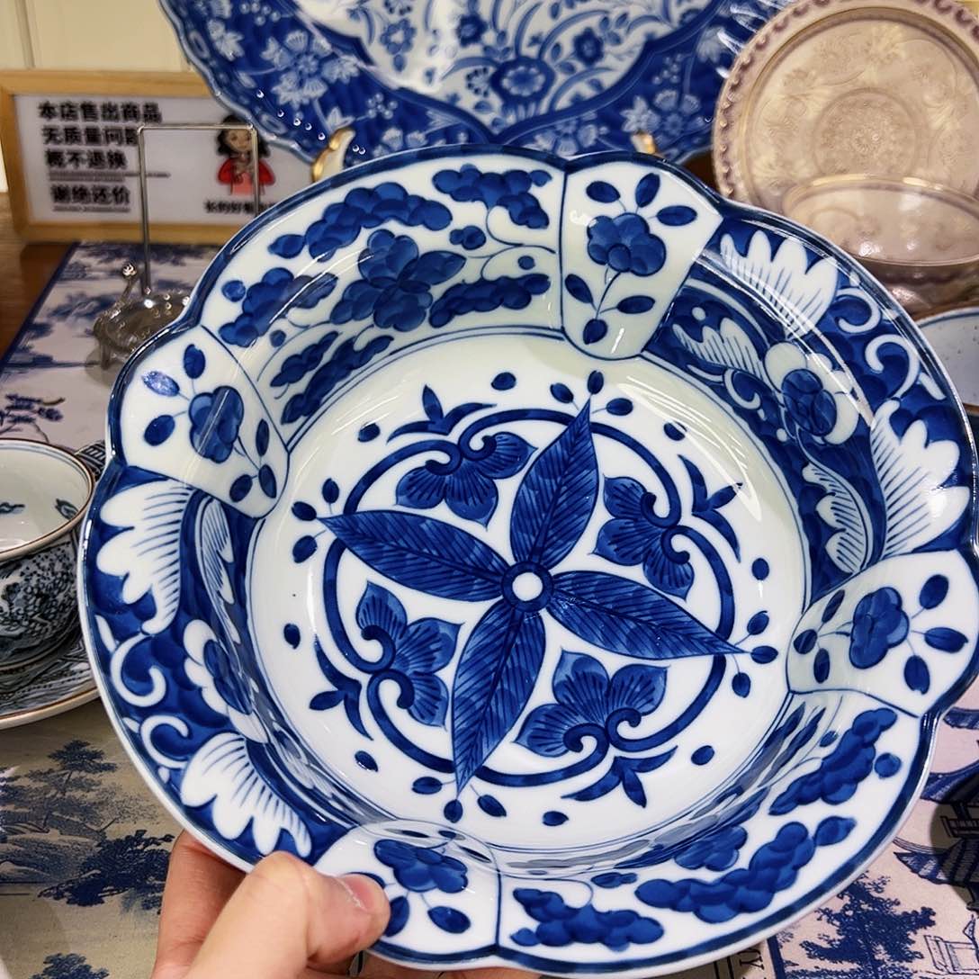 咖啡杯和茶杯是我们学校文化