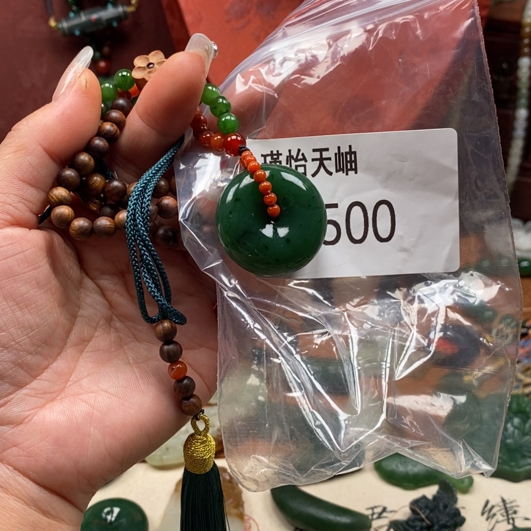 禅***m和田玉未镶嵌颈饰