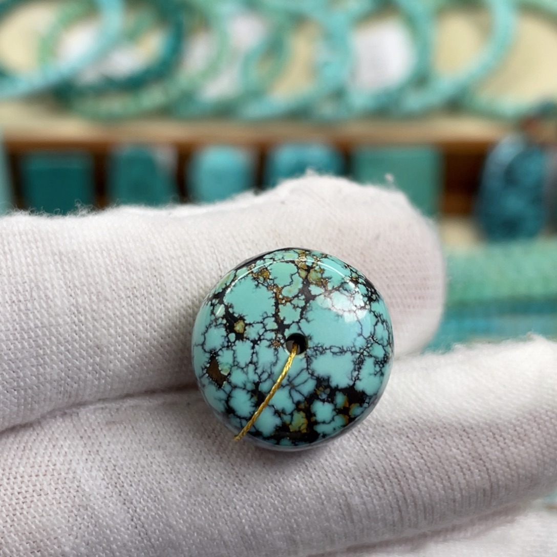 绿松石未镶嵌颈饰