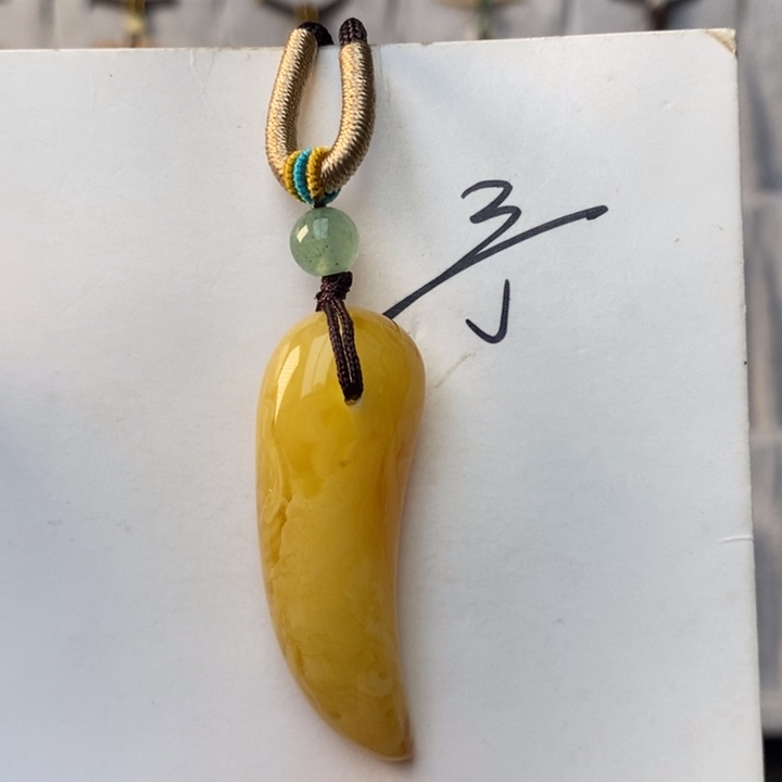 未镶嵌琥珀珠宝奇石