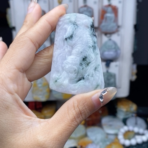 翡翠颈饰未镶嵌翡翠