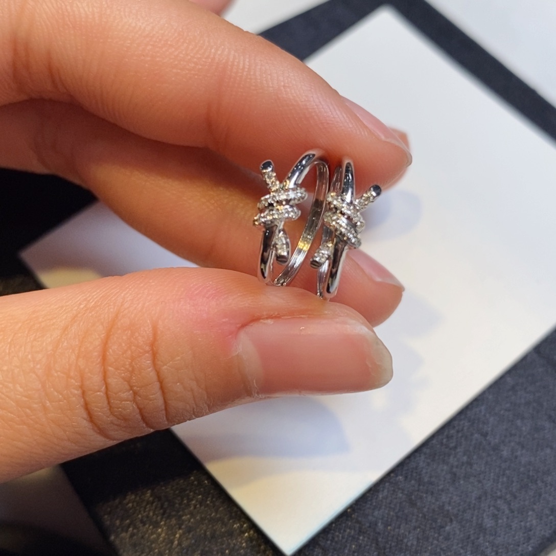 钻石耳饰18K金镶嵌设计款耳包