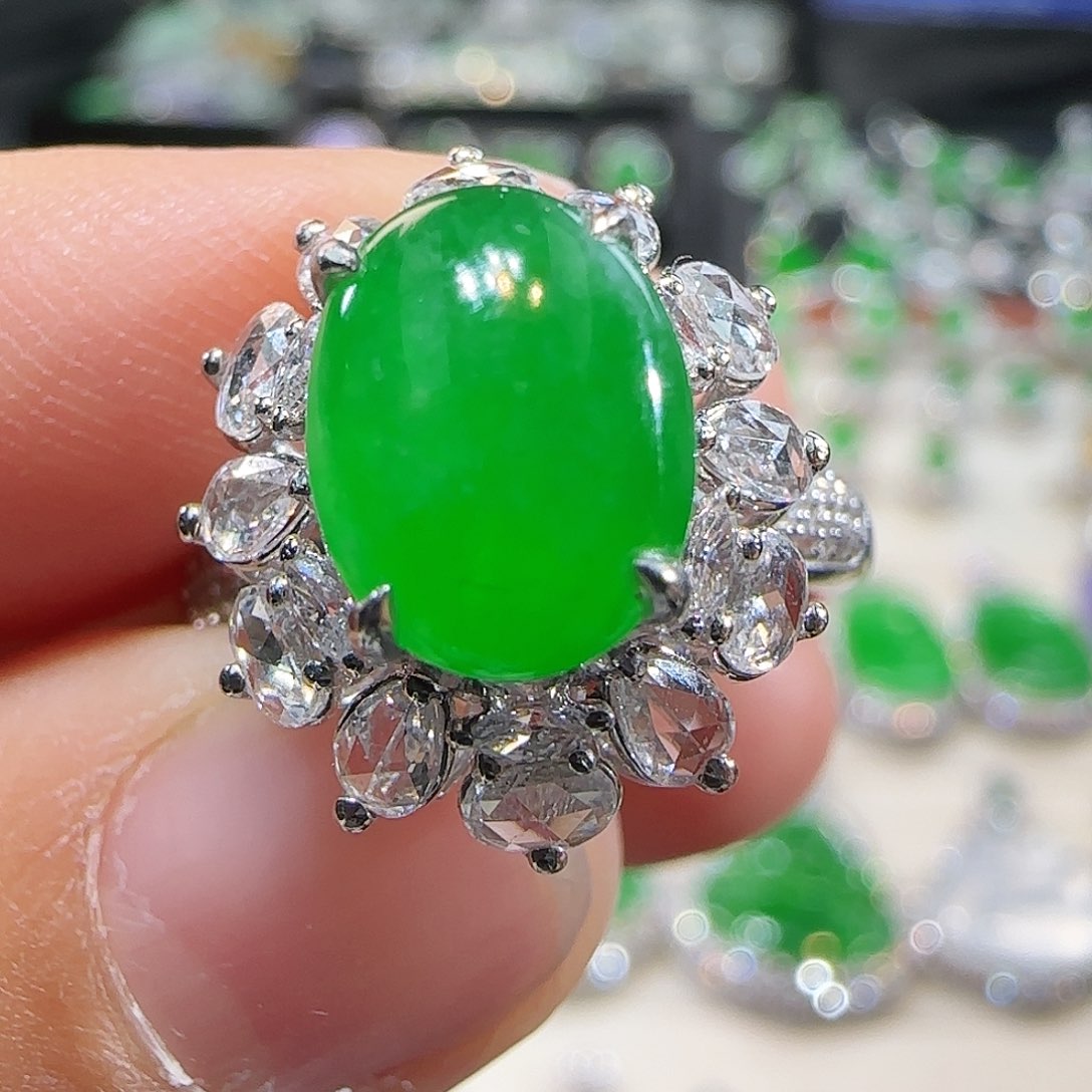 翡翠吊坠(不含链)18K金镶嵌