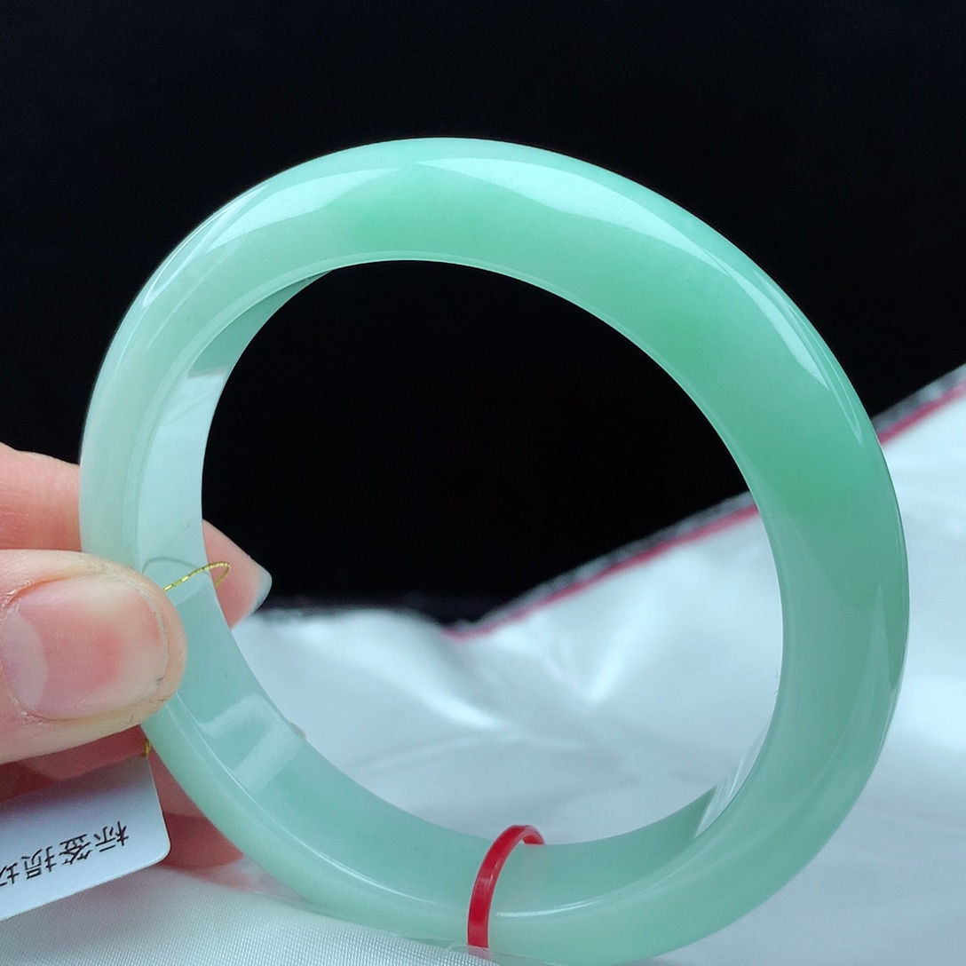 翡翠手镯未镶嵌57圈3972