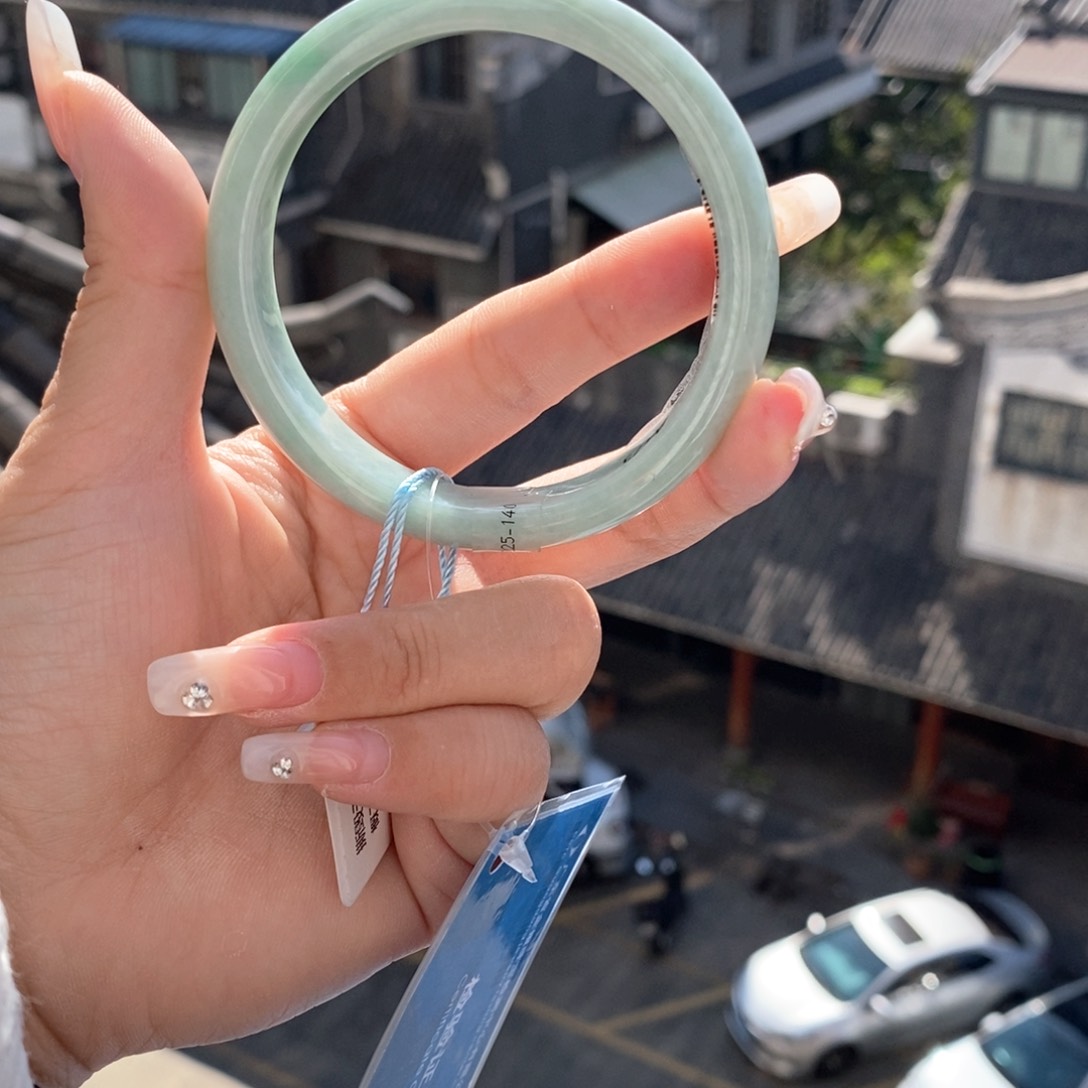 翡翠手镯未镶嵌58圈口