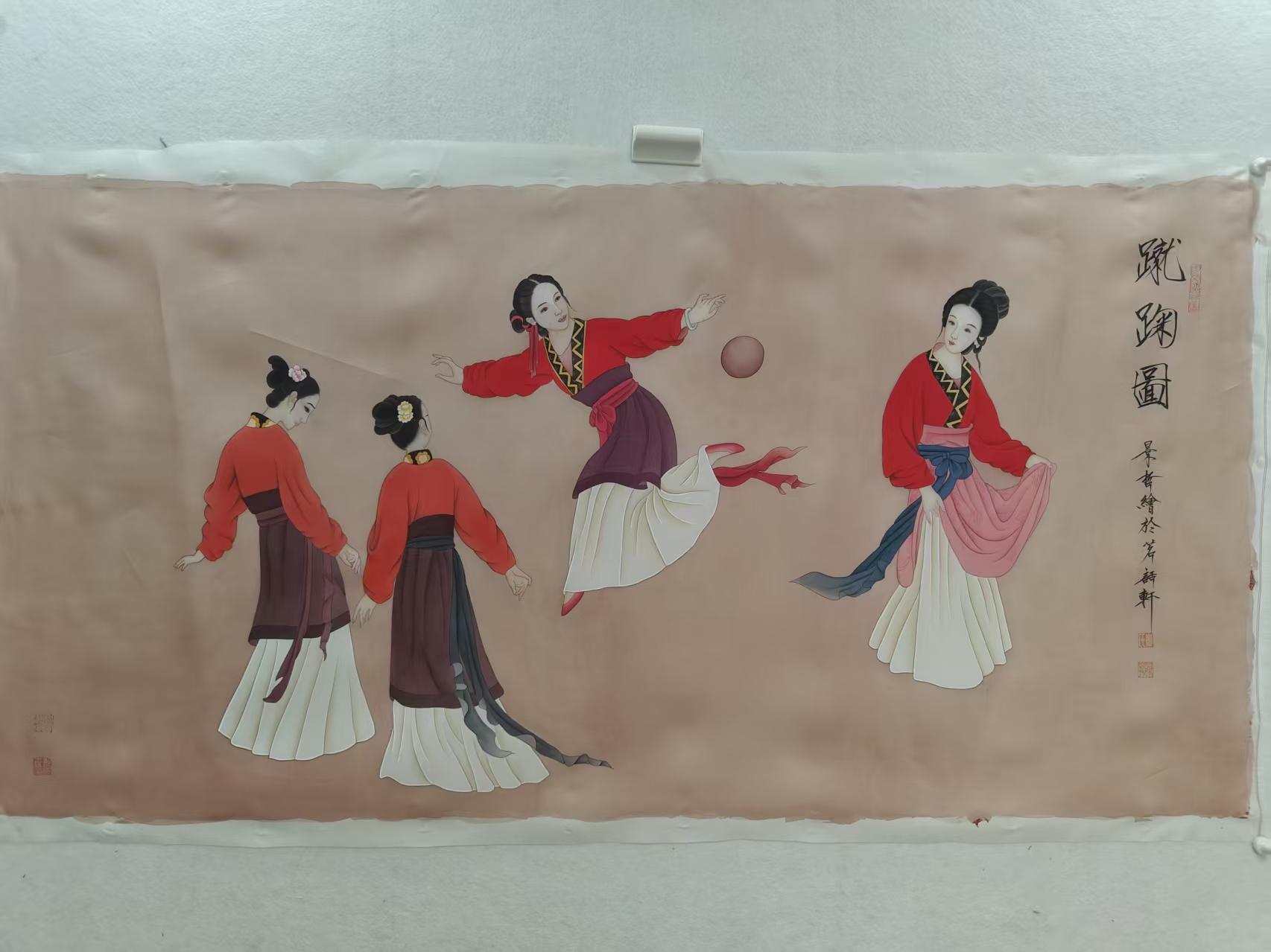 崔老师四尺绢丝蹴鞠图