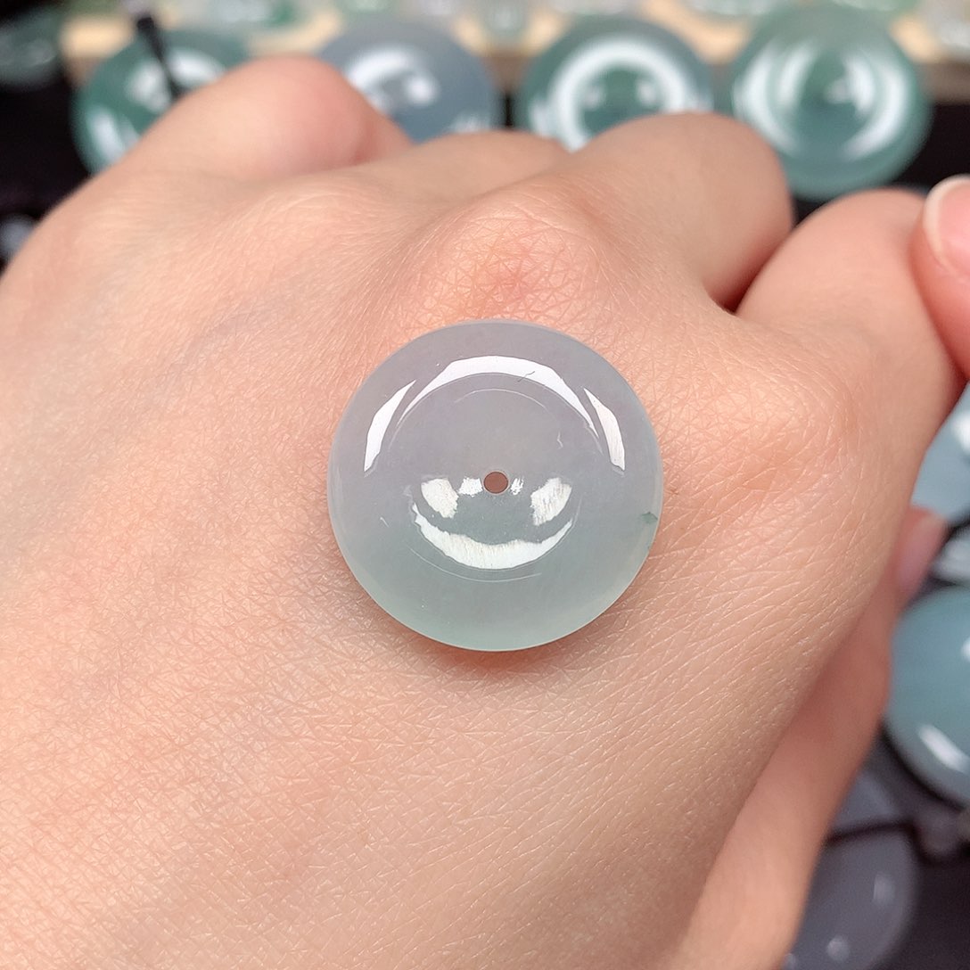 翡翠未镶嵌颈饰平安扣