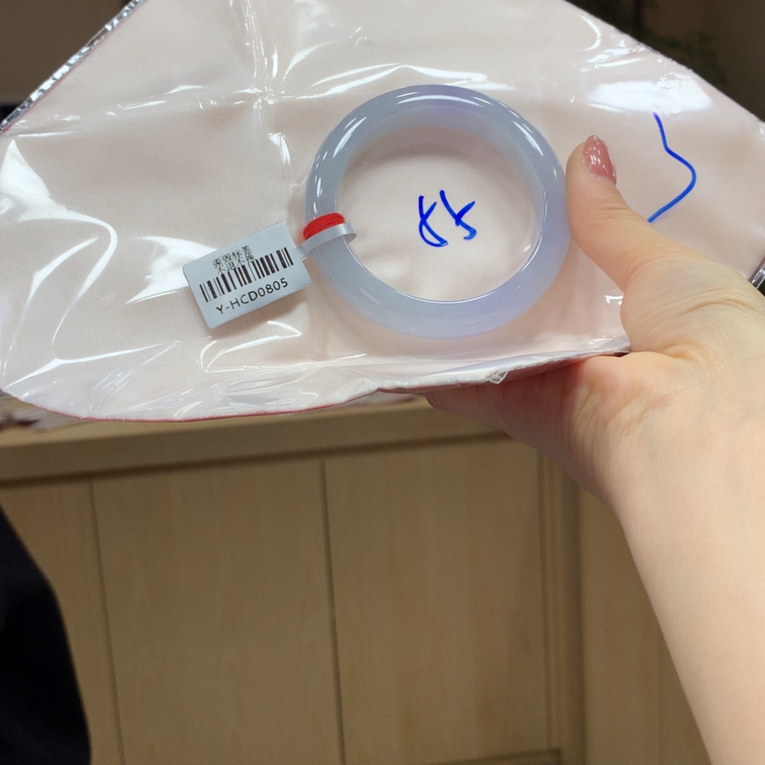 翡翠手镯未镶嵌不退不换